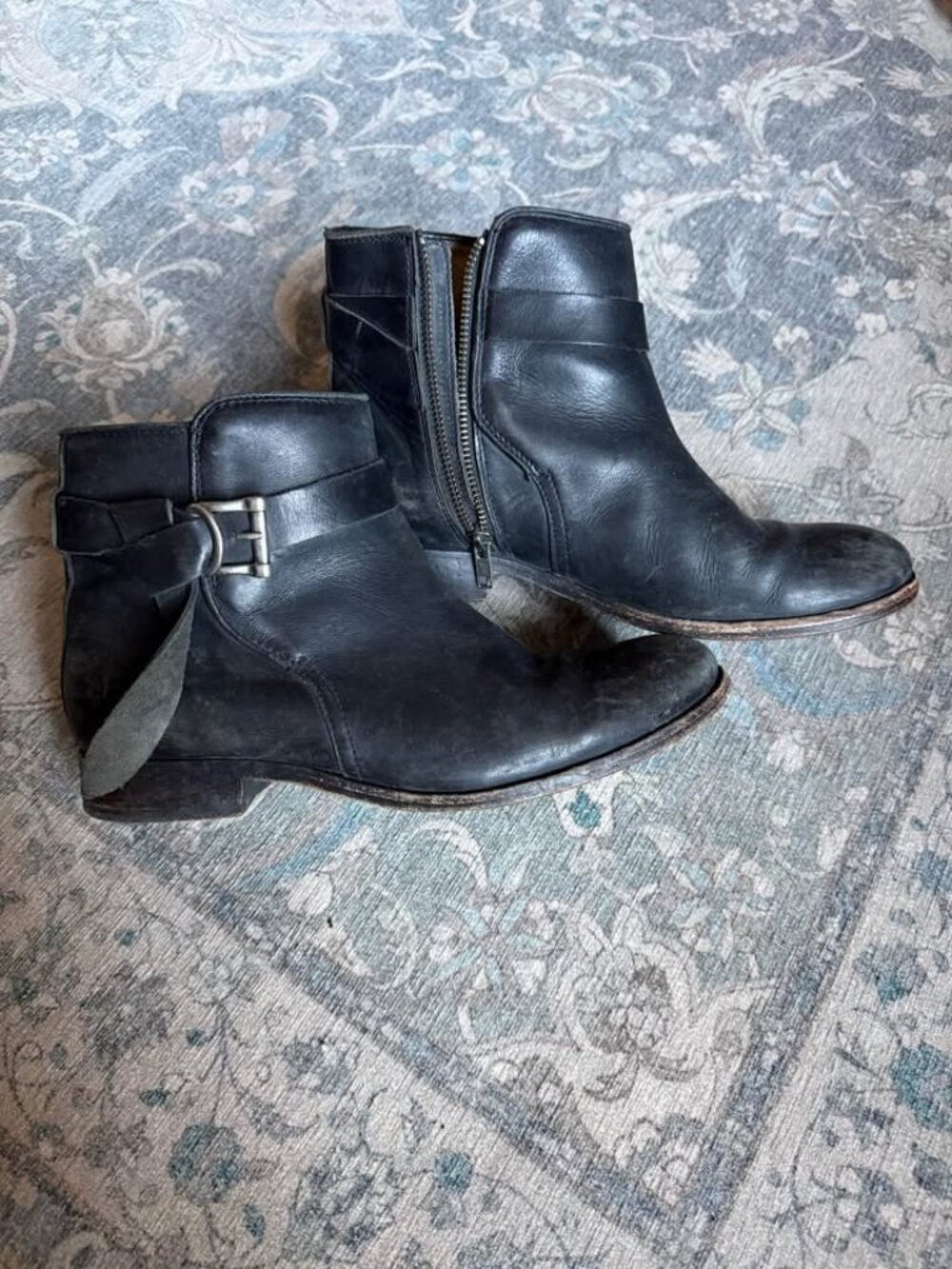 Rare Frye Melissa Knotted Motorcycle Boots in black leather! Women’s size 9.5